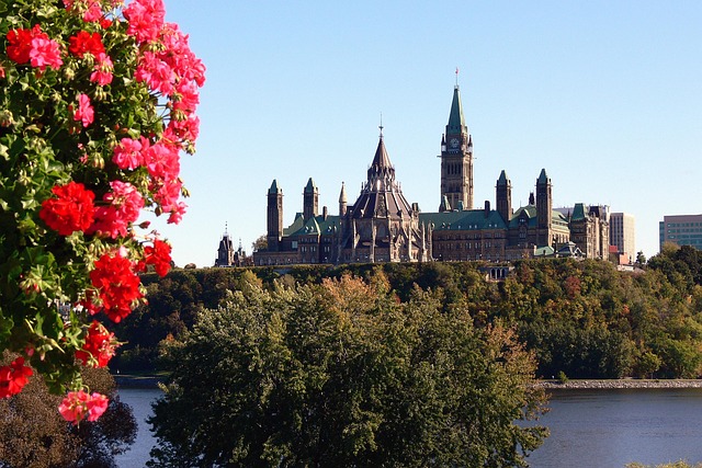 canadian parliament building ottawa autumn